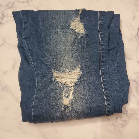 Plus size! Medium Wash Ripped Skinny Jeans - Picture 3 of 3